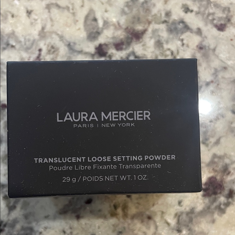 laura mercier Translucent honey Loose Setting Powder in Black Box